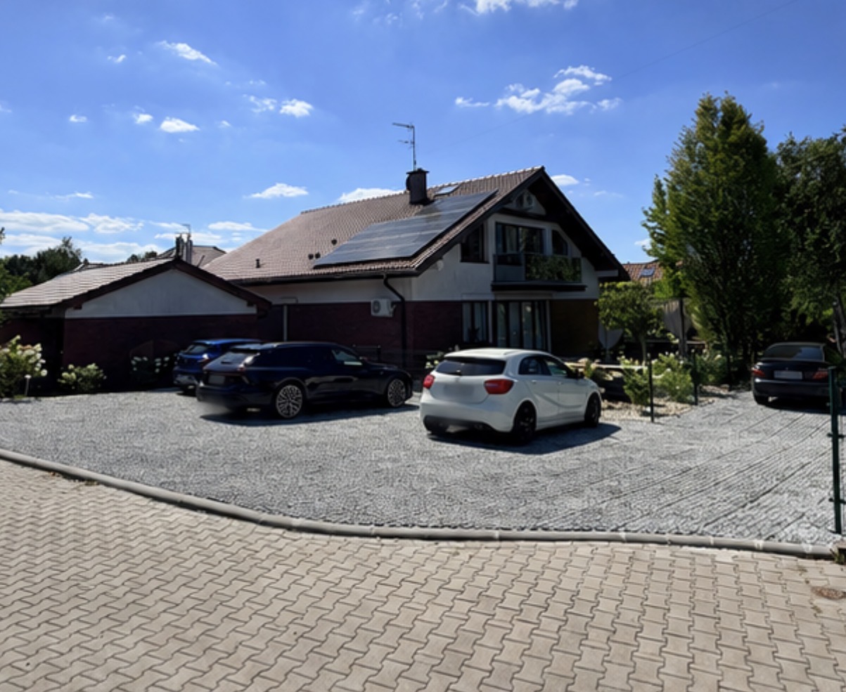 Prywatny Parking na Posesji